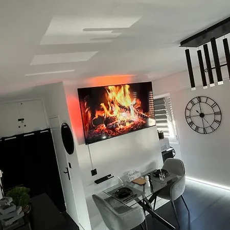 Black Pearl : Basel, Wifi, Parking Daire Saint-Louis (Haut-Rhin)